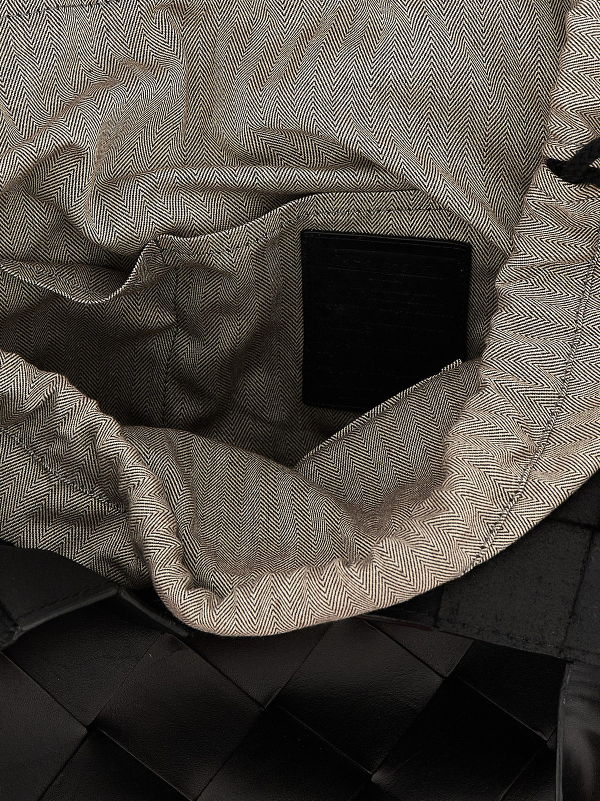 Borsa a spalla Dragon Diffusion Castello in pelle intrecciata nera